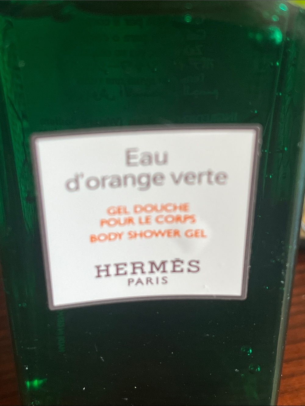 Hermes Eau d'Orange Verte Body Wash in Green Bottle with Black Cap - Picture 2 of 3
